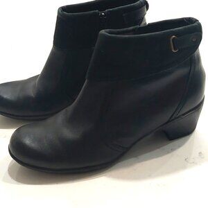 Clarks Womens Sz 10 Foldover Ankle Boots Genuine Leather Booties Black